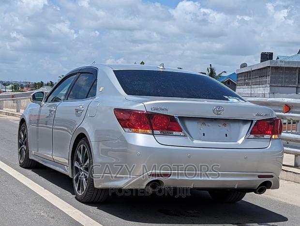 Toyota Crown 2014 Silver
