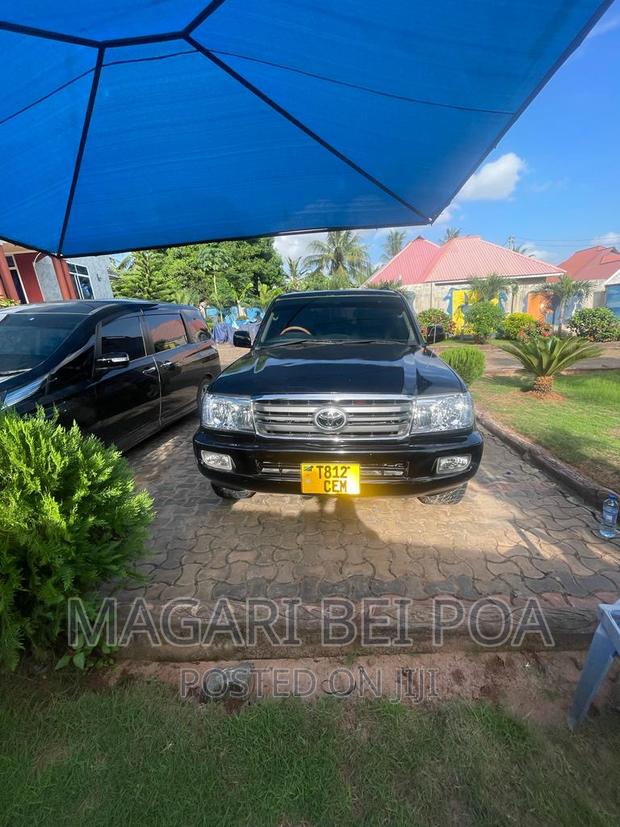 Toyota Land Cruiser 2004 Black