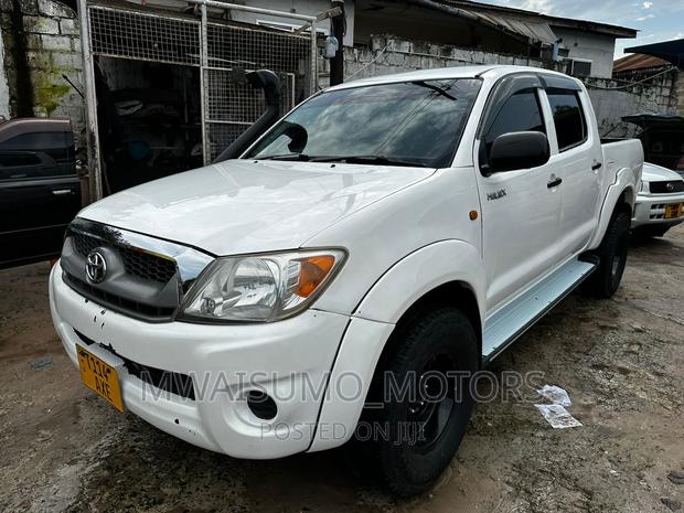 Toyota Hilux 2009 White