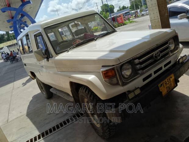 Toyota Land Cruiser 2005 White