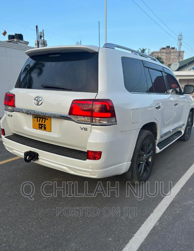 Toyota Land Cruiser 2012 White