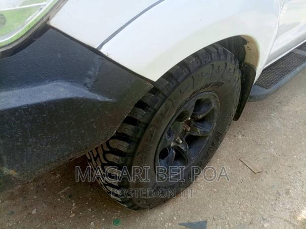 Toyota Hilux 2002 White