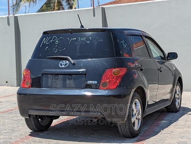 Toyota IST 2004 Black