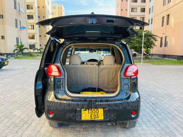Toyota Porte 2005 Black