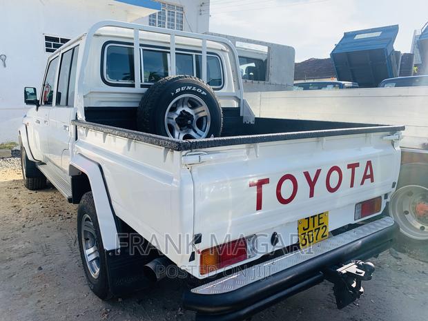 Toyota Land Cruiser 2018 White