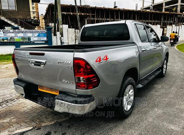 Toyota Hilux 2018 Gray