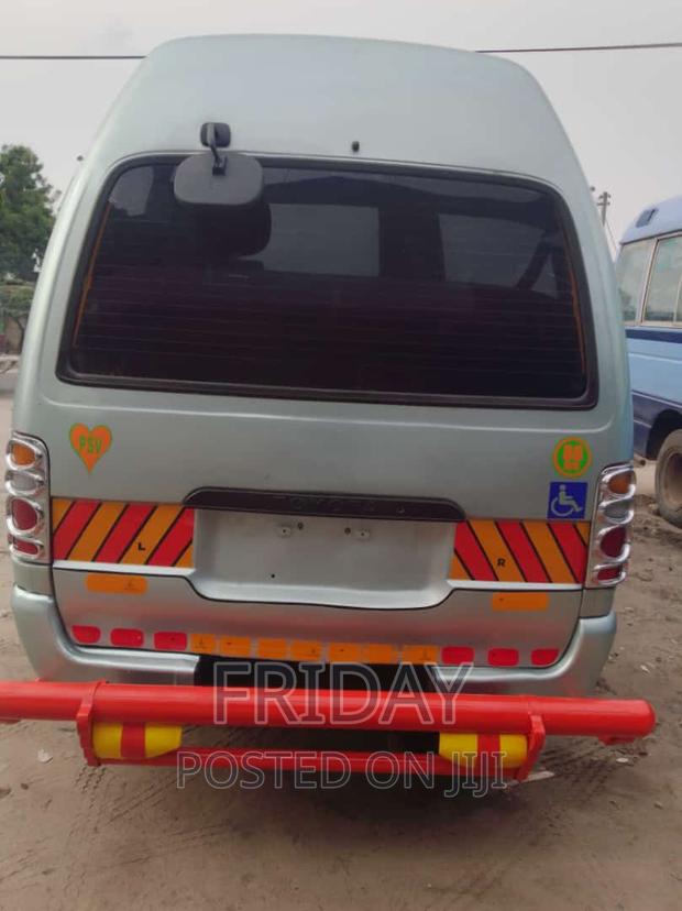 Toyota HiAce 2006 Gray