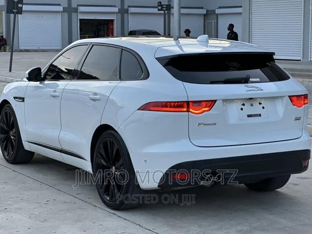 Jaguar F-Pace 2017 White