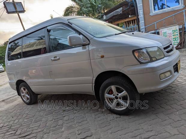 Toyota Noah 2004 White