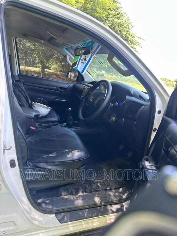 Toyota Hilux 2018 White