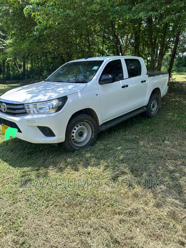 Toyota Hilux 2018 White