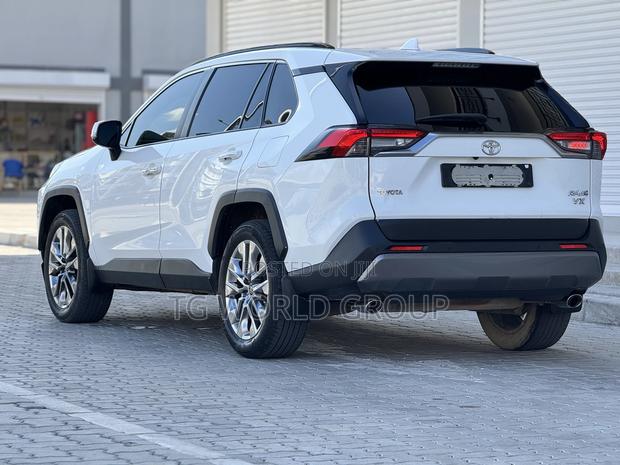 Toyota RAV4 2019 White