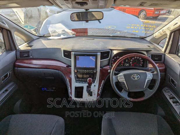 Toyota Alphard 2010