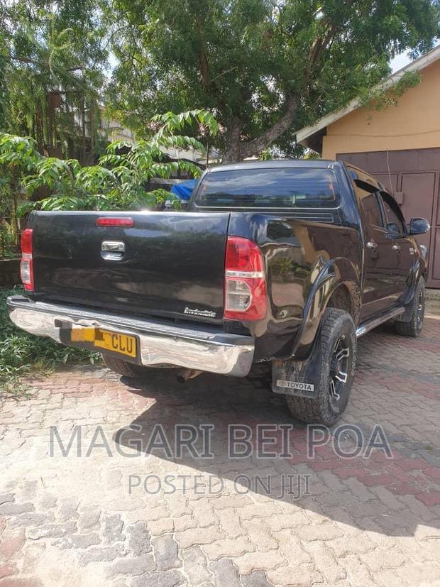 Toyota Hilux 2004 Black