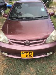 Toyota Platz 2000 Red for sale