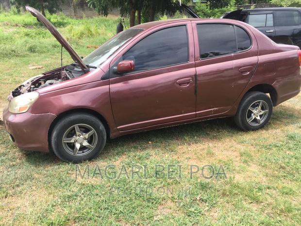 Toyota Platz 2000 Red