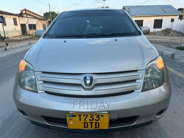 Toyota IST 2003 Silver