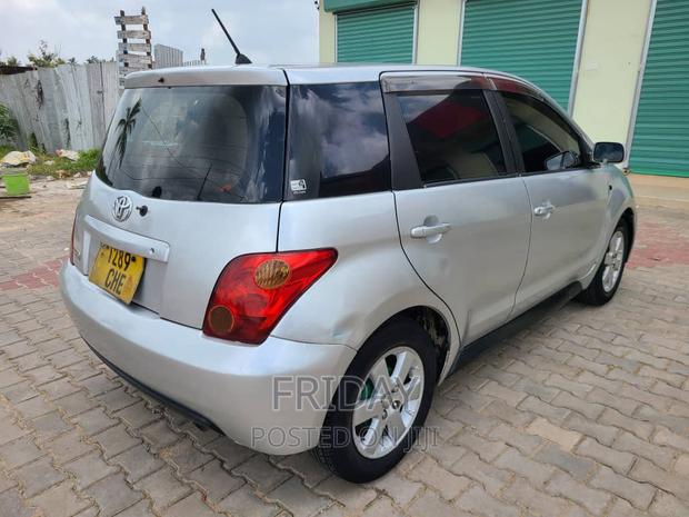 Toyota IST 2003 Silver