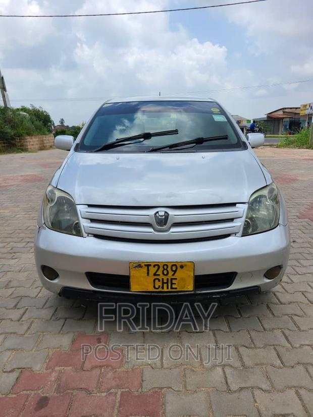 Toyota IST 2003 Silver