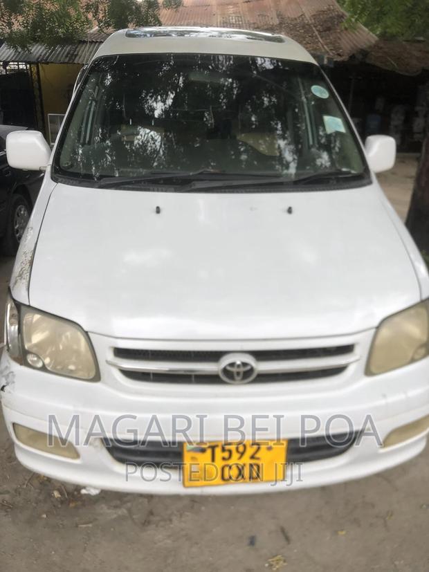 Toyota Noah 2001 White