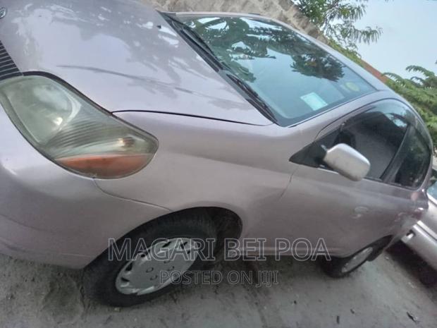Toyota Platz 2001 Ivory