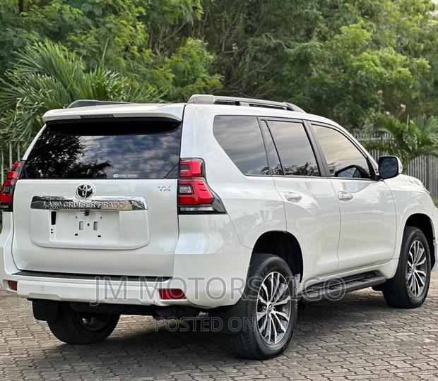 Toyota Land Cruiser Prado 2.7 2020 Pearl