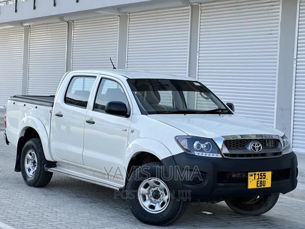 Toyota Hilux 2011 Pearl