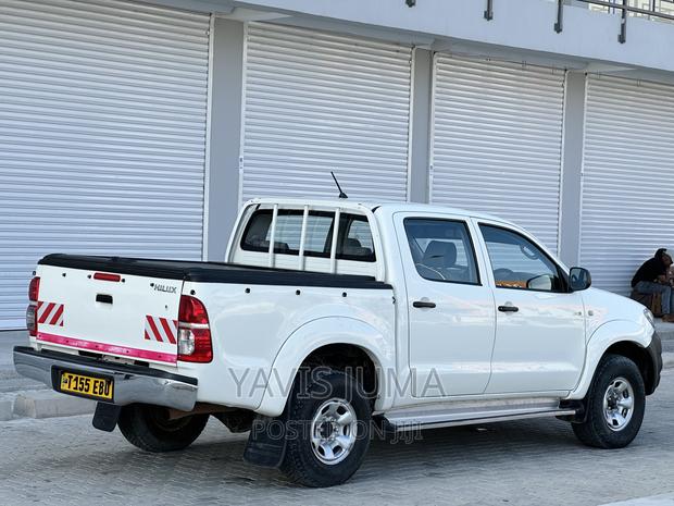 Toyota Hilux 2011 Pearl