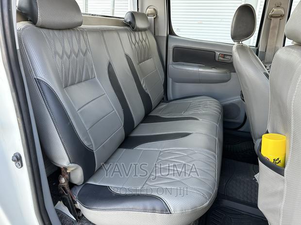 Toyota Hilux 2011 Pearl