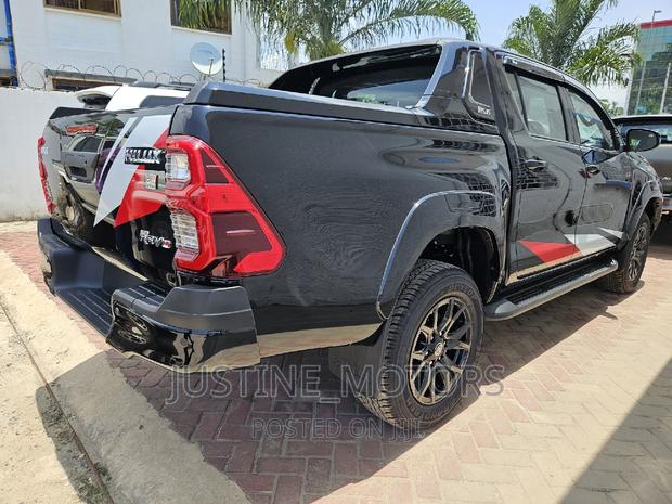 Toyota Hilux 2023 Black