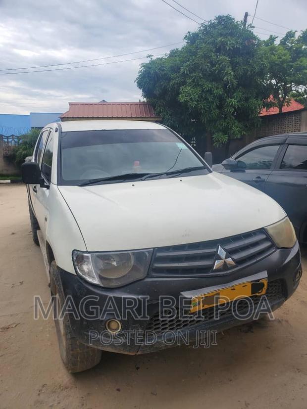 Mitsubishi L200 2004 White