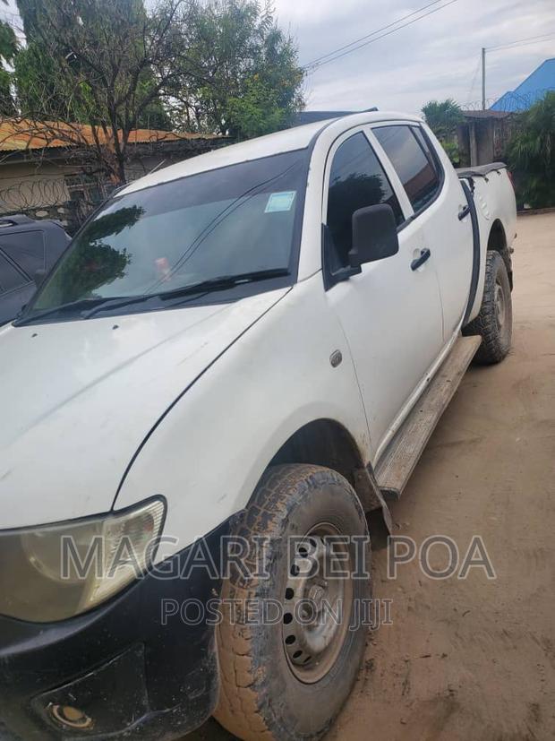Mitsubishi L200 2004 White
