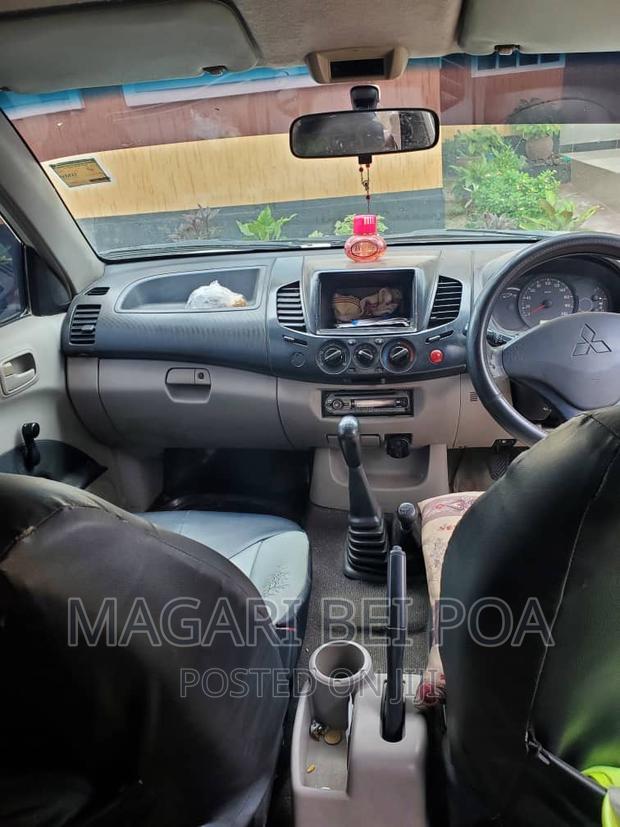 Mitsubishi L200 2004 White