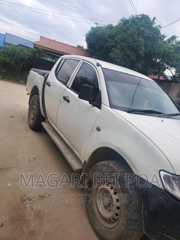 Mitsubishi L200 2004 White