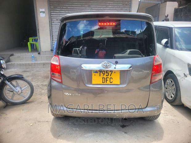 Toyota Ractis 2007 Gray