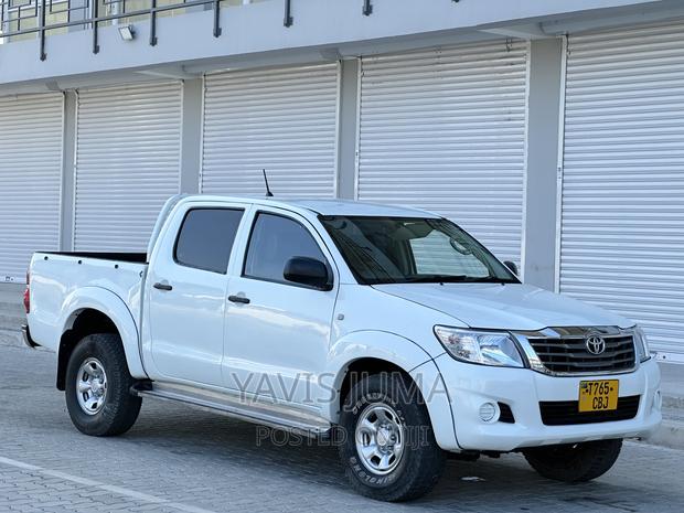 Toyota Hilux 2013 Pearl