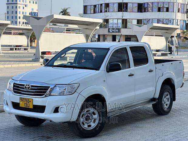 Toyota Hilux 2013 Pearl