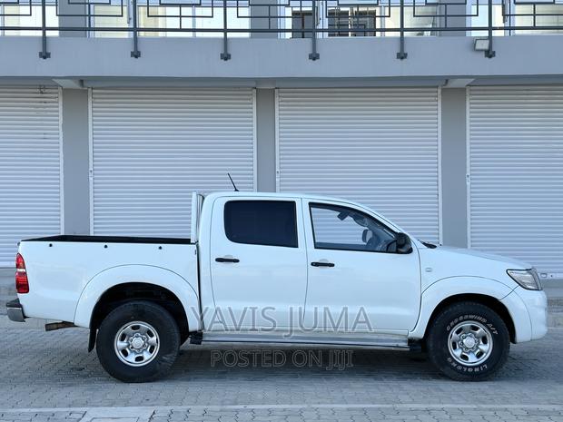 Toyota Hilux 2013 Pearl