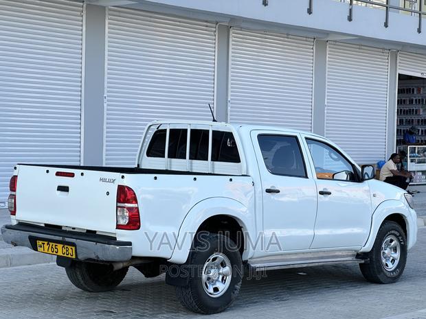 Toyota Hilux 2013 Pearl