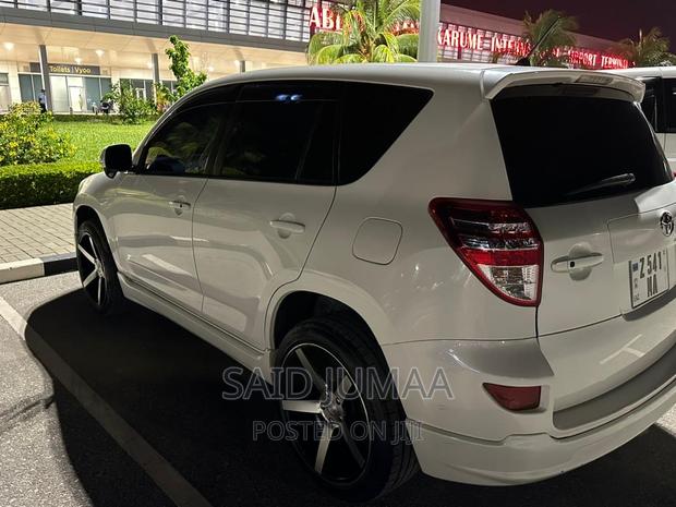 Toyota RAV4 2.5 2010 Pearl