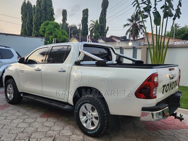 Toyota Hilux 2018 White