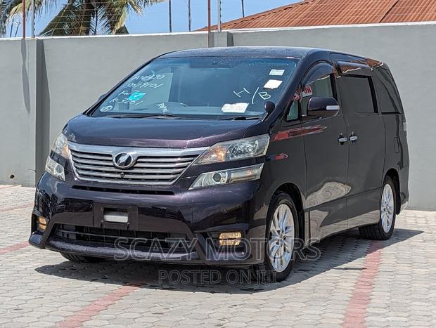 Toyota Vellfire 2010
