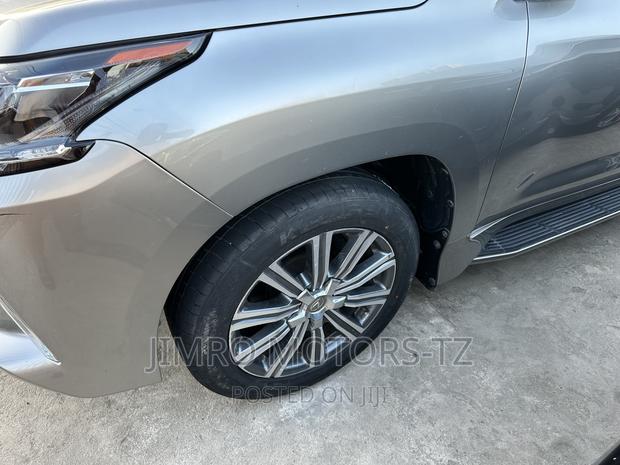 Lexus LX 2017 Silver