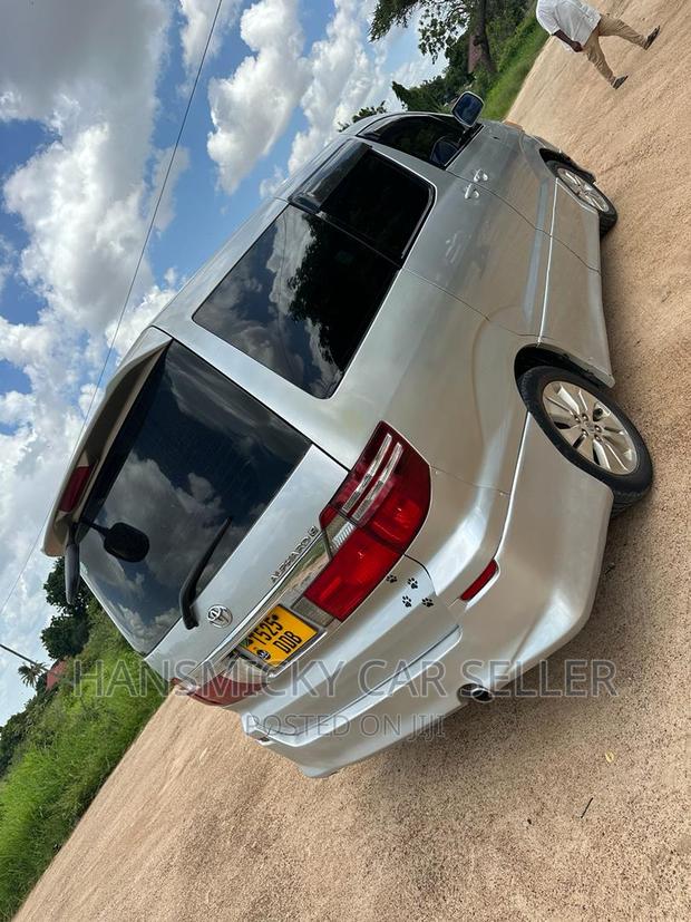 Toyota Alphard 2004 Silver