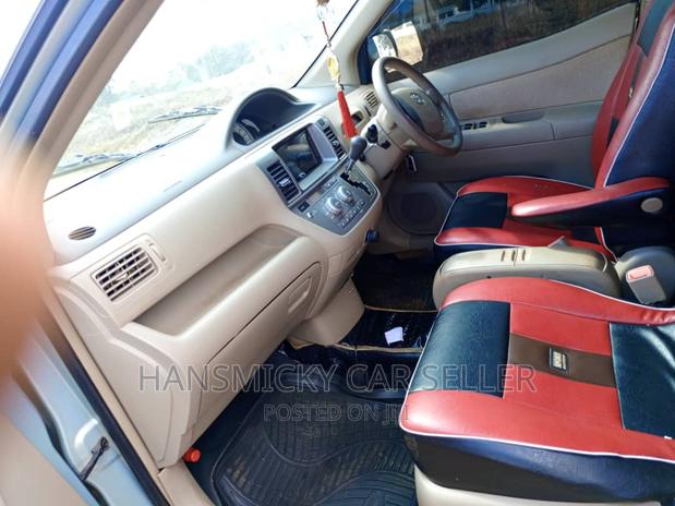 Toyota Raum 2003
