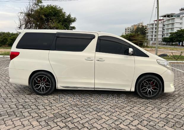 Toyota Alphard 2009 White