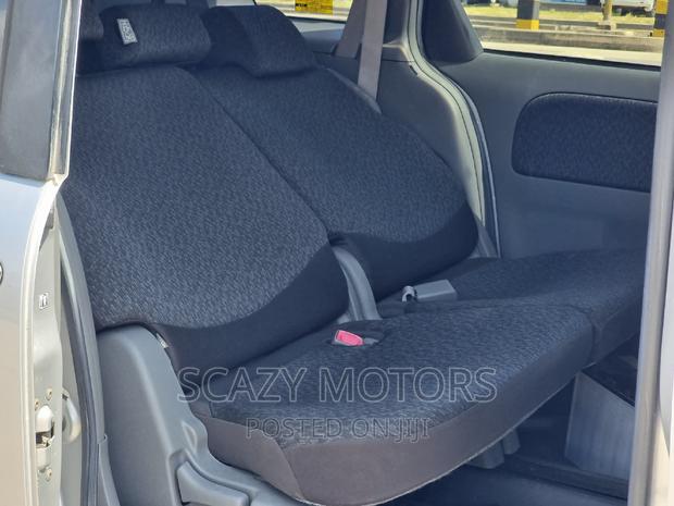 Toyota Sienta 2012 Silver