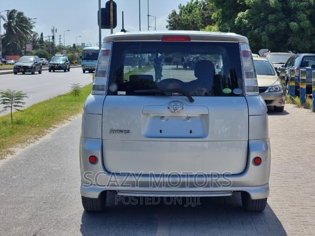 Toyota Sienta 2012 Silver