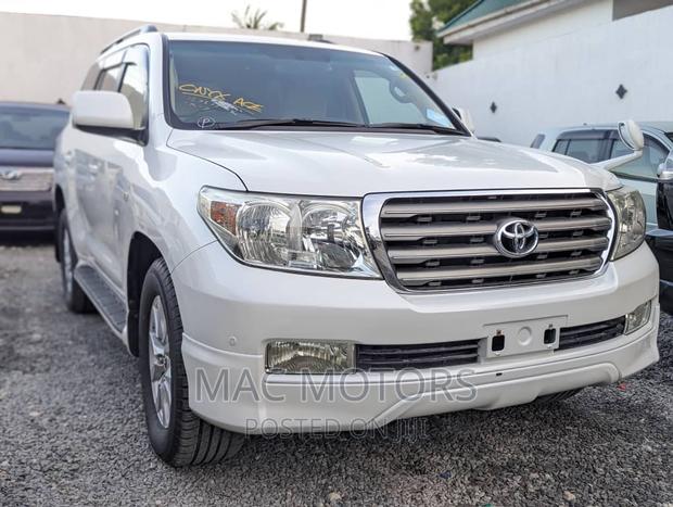 Toyota Land Cruiser 4.6 V8 AX 2011 White