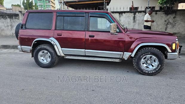 Nissan Patrol 2000 Brown